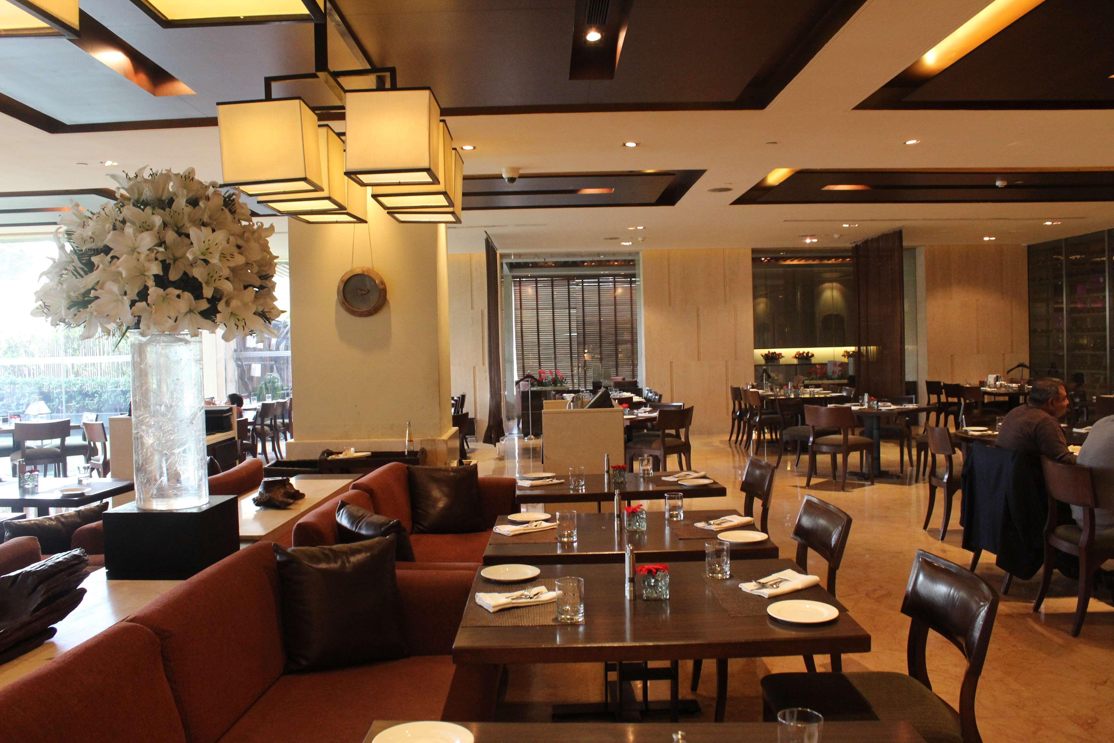 The Lalit New Delhi Hotel Exterior photo The interior of the restaurant