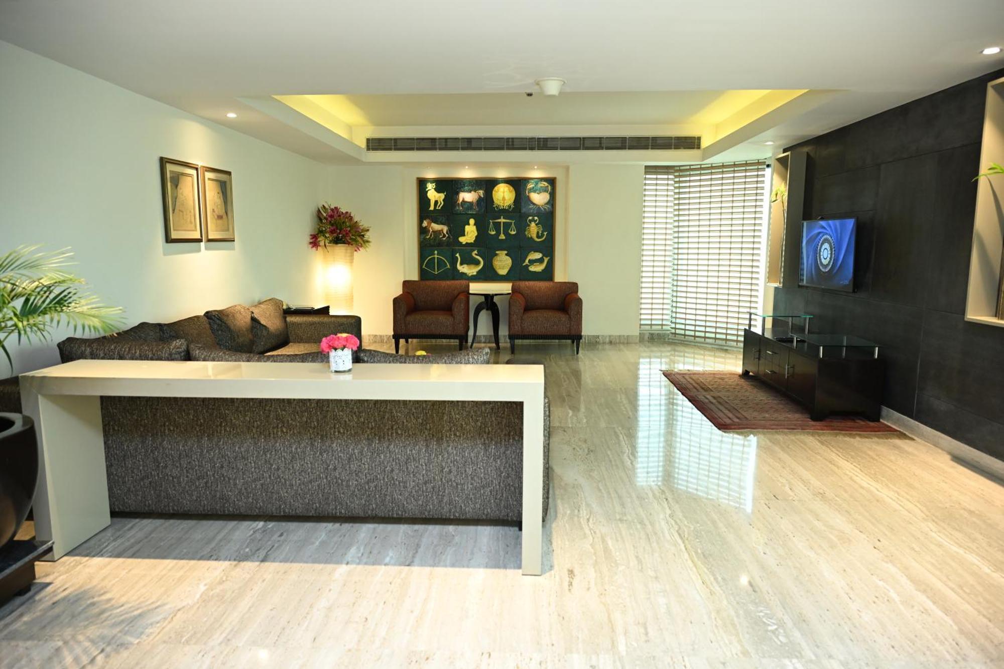 The Lalit New Delhi Hotel Exterior photo A suite at the Taj Bengal