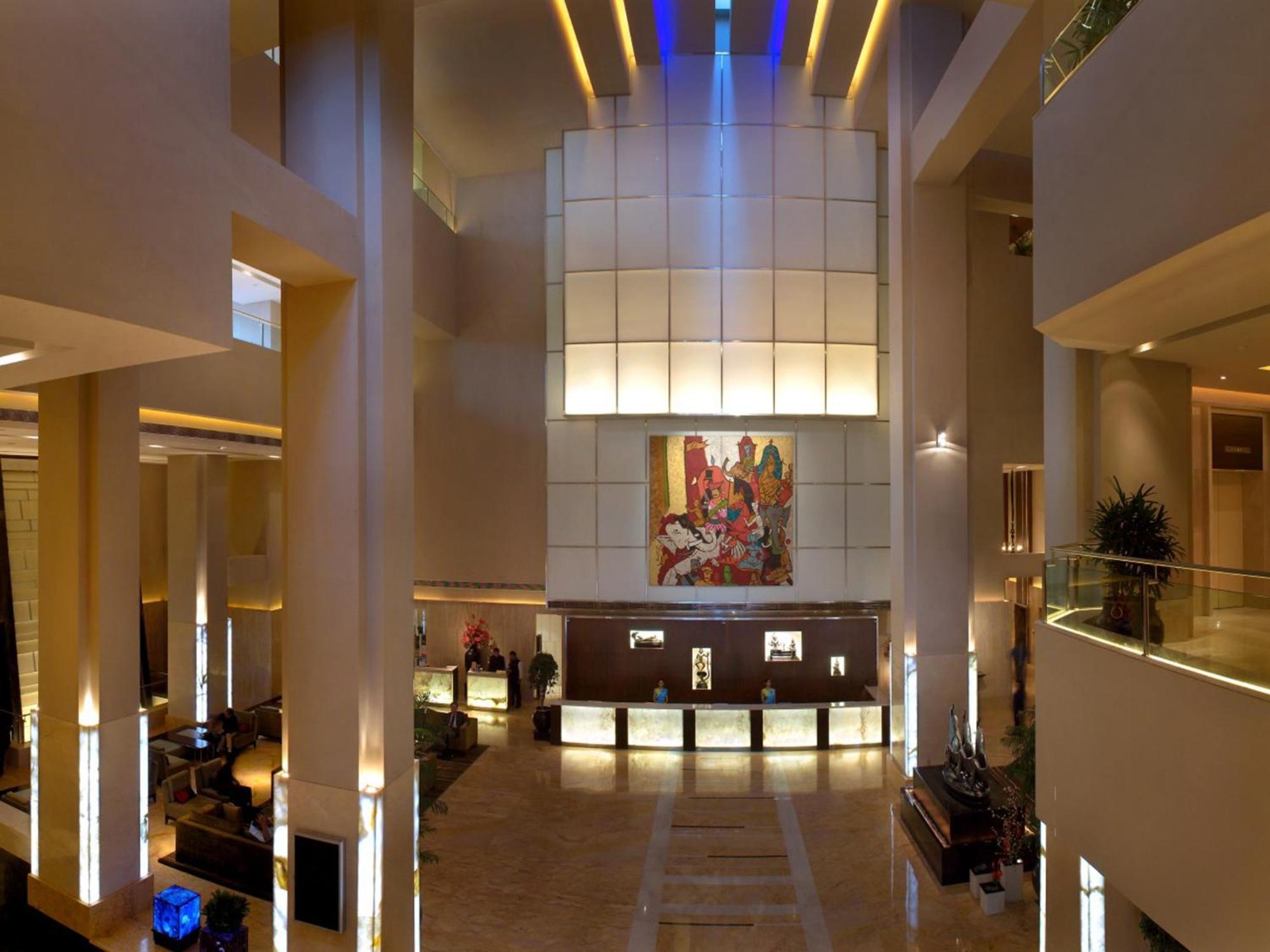 The Lalit New Delhi Hotel Exterior photo Lobby