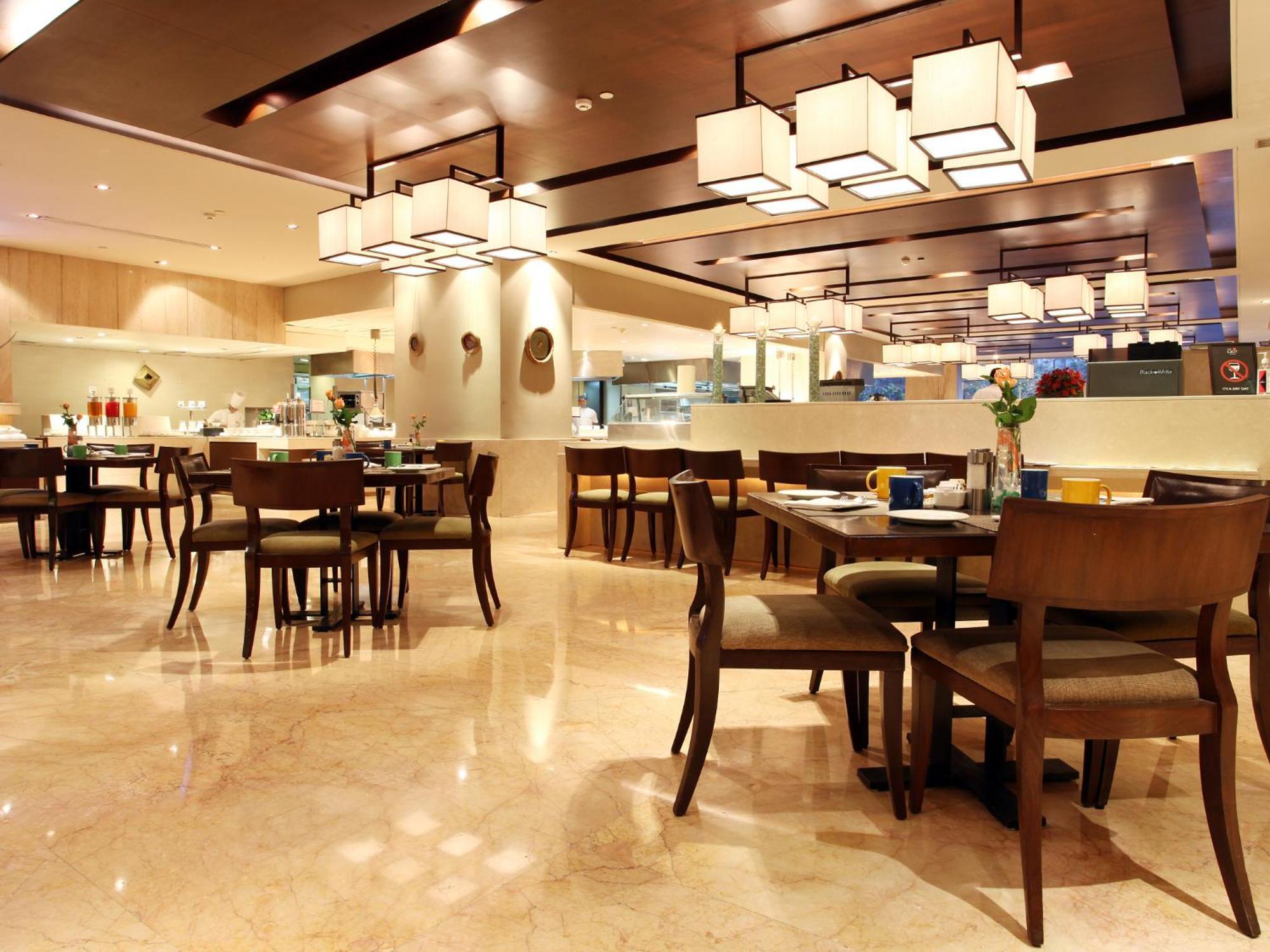 The Lalit New Delhi Hotel Exterior photo The restaurant