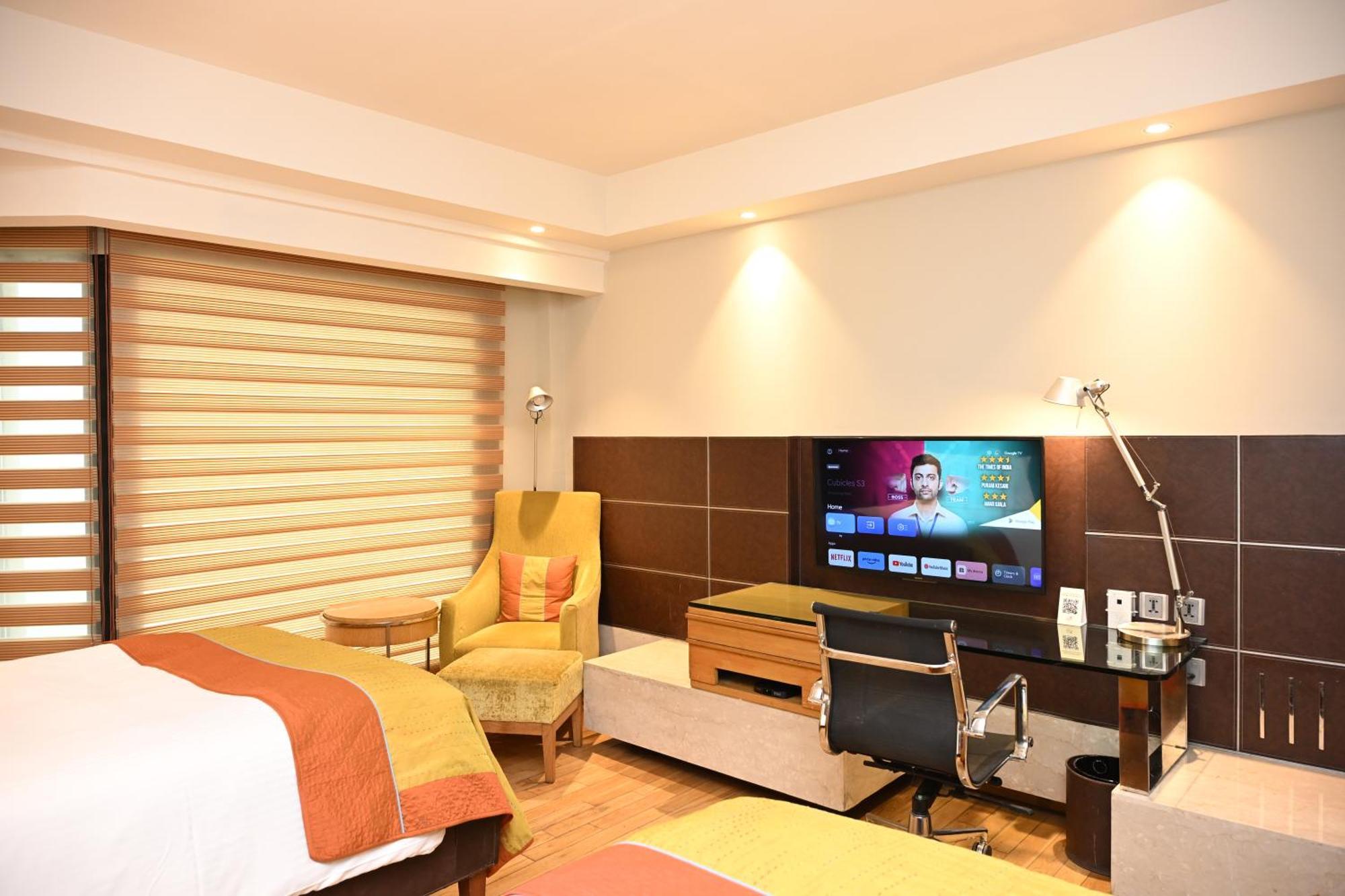 The Lalit New Delhi Hotel Exterior photo A room at the hotel